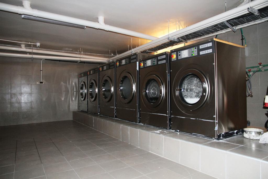 Speke Apartments Wampewo Кампала Екстериор снимка